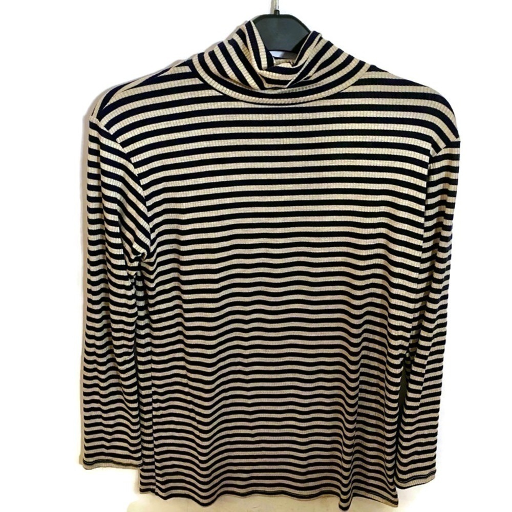 𝅺c & C California NWOT Size L women’s top